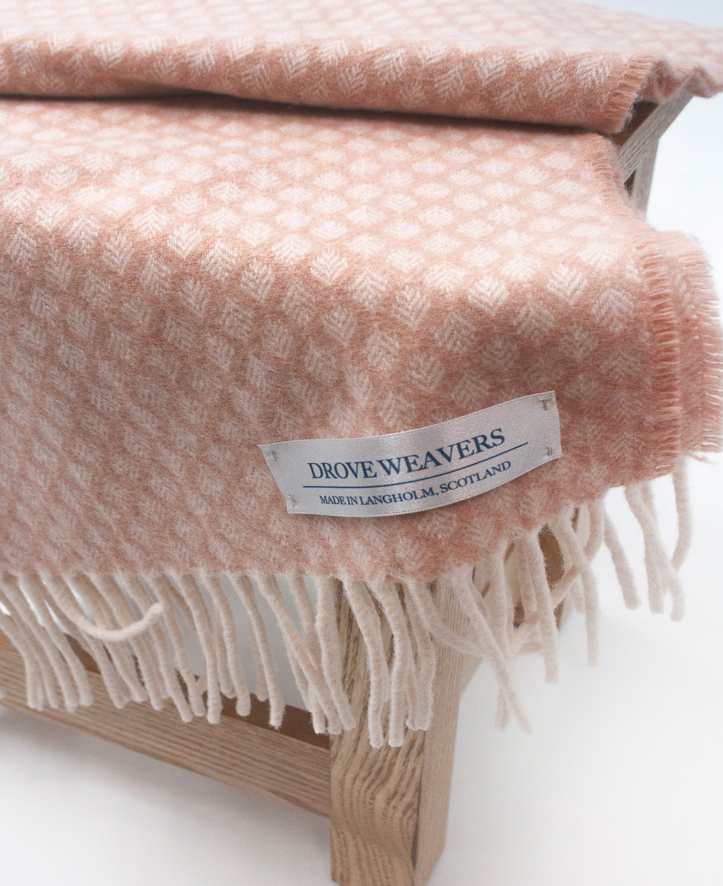 Diamond Cashmere Geelong Scarf in Salmon